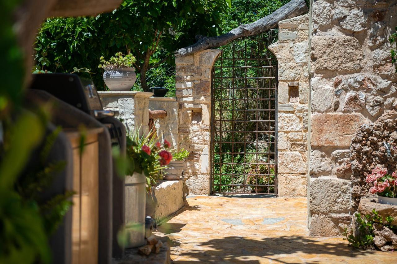 Verekinthos Villas - Pool, Hot Tub, Bbq, Kids Playground, Stunning Mountain Views Yerolákkos المظهر الخارجي الصورة