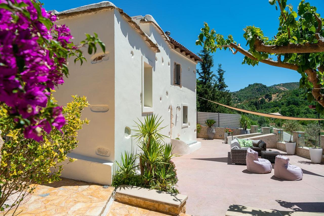 Verekinthos Villas - Pool, Hot Tub, Bbq, Kids Playground, Stunning Mountain Views Yerolákkos المظهر الخارجي الصورة