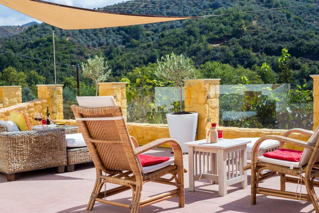 Verekinthos Villas - Pool, Hot Tub, Bbq, Kids Playground, Stunning Mountain Views Yerolákkos المظهر الخارجي الصورة