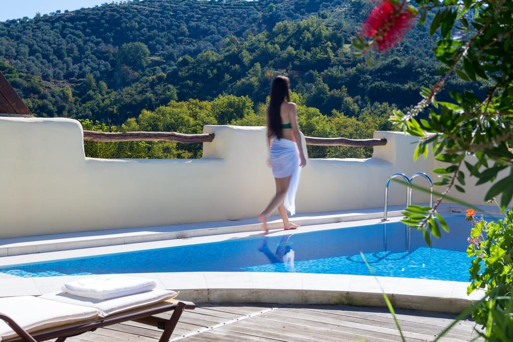 Verekinthos Villas - Pool, Hot Tub, Bbq, Kids Playground, Stunning Mountain Views Yerolákkos المظهر الخارجي الصورة