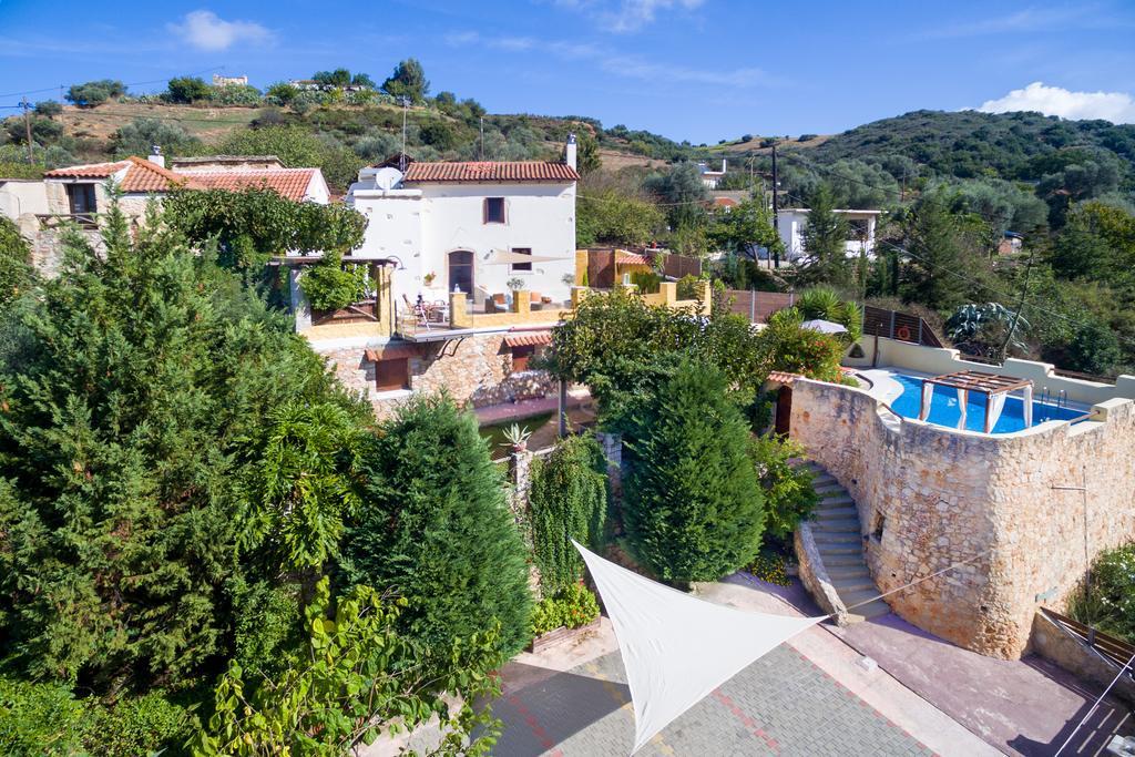 Verekinthos Villas - Pool, Hot Tub, Bbq, Kids Playground, Stunning Mountain Views Yerolákkos المظهر الخارجي الصورة