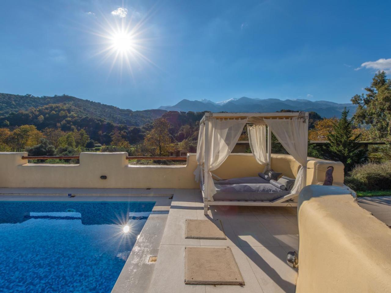 Verekinthos Villas - Pool, Hot Tub, Bbq, Kids Playground, Stunning Mountain Views Yerolákkos المظهر الخارجي الصورة