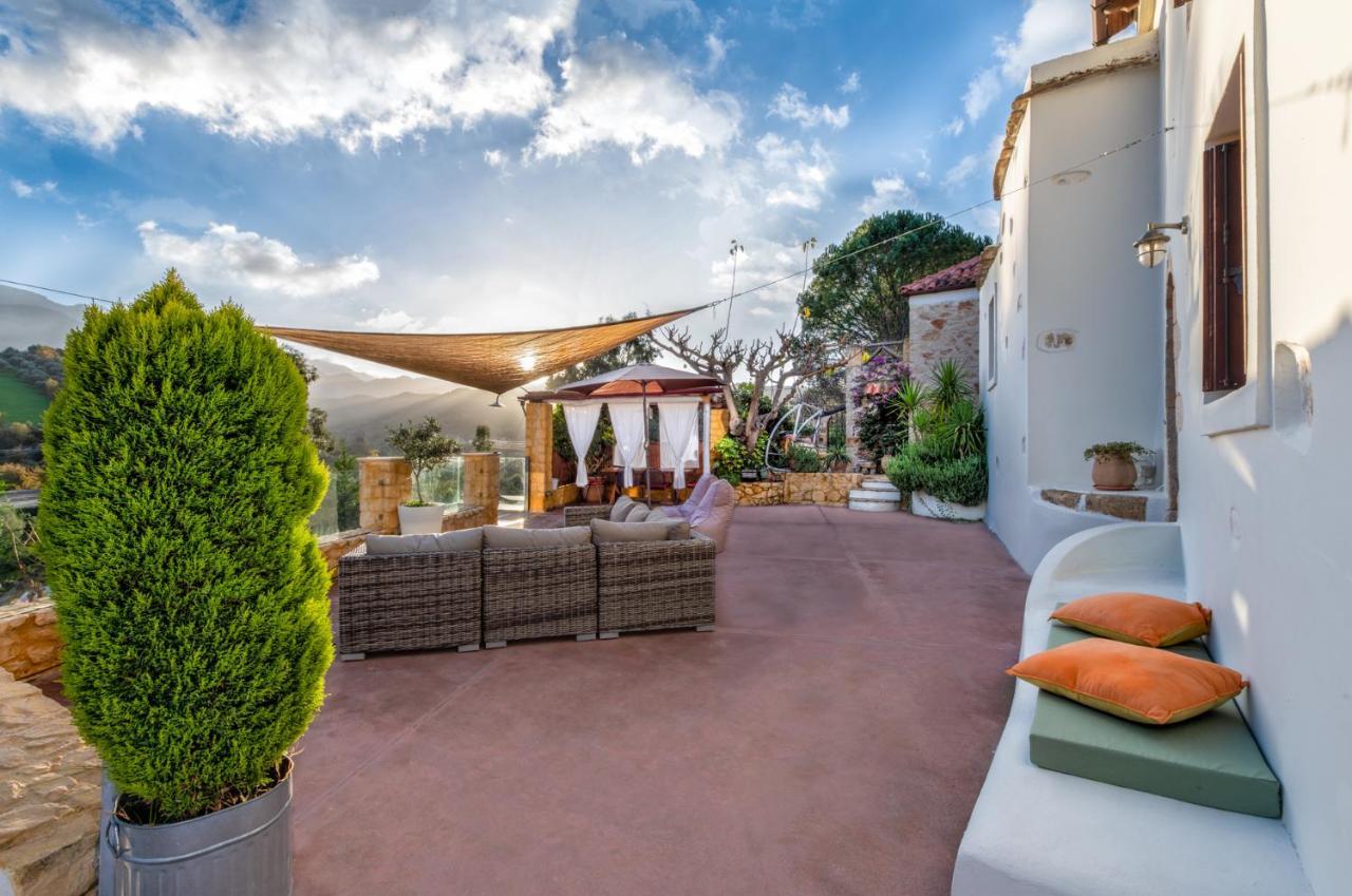 Verekinthos Villas - Pool, Hot Tub, Bbq, Kids Playground, Stunning Mountain Views Yerolákkos المظهر الخارجي الصورة