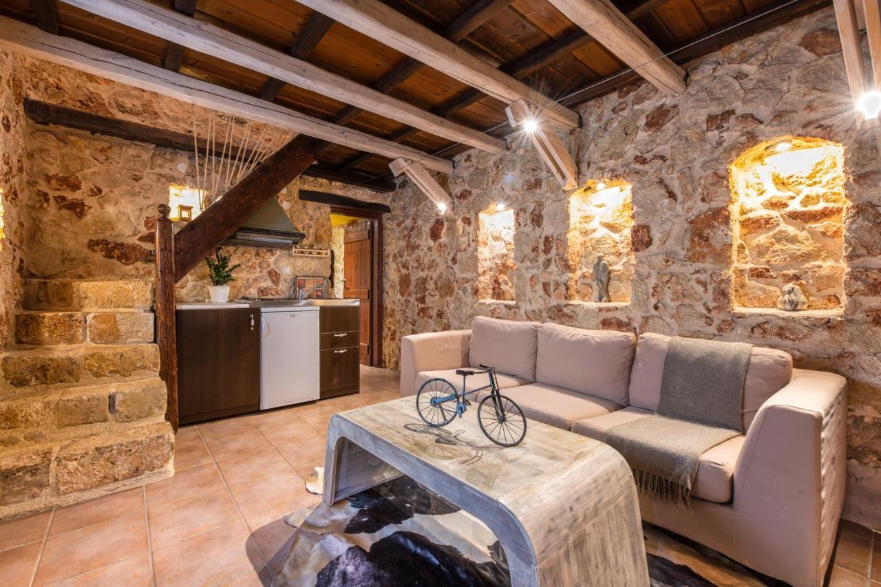 Verekinthos Villas - Pool, Hot Tub, Bbq, Kids Playground, Stunning Mountain Views Yerolákkos المظهر الخارجي الصورة